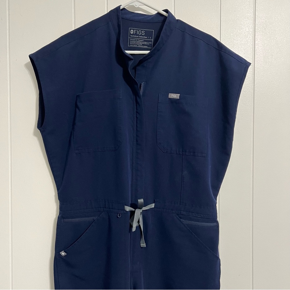 Figs Rafaela Cargo Scrub Jumpsuit Size Large - Picture 3 of 6